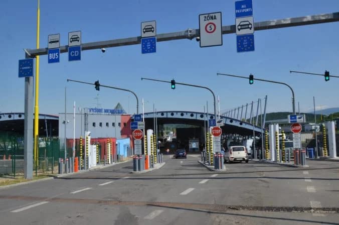 Časť hraničných priechodov s Maďarskom a Rakúskom bude uzatvorená