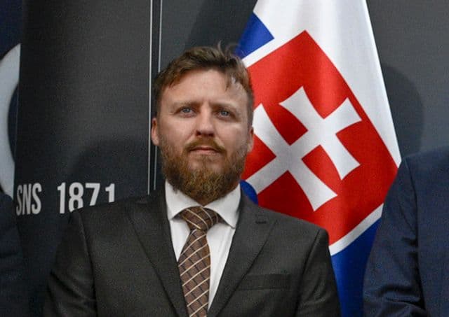 KOTLÁR: Komunikujem s FBI, viem, ako sa k nám dostali COVID-19 a slintačka