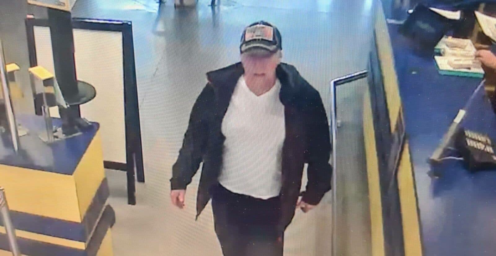 Polícia žiada o pomoc pri stotožnení podozrivej osoby v prípade krádeže za viac ako 22-tisíc eur (FOTO)