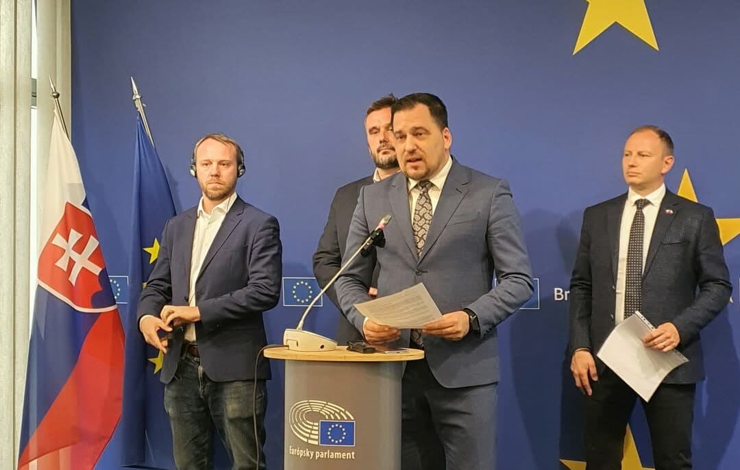 Europoslancovi Zdechovskému sa na Slovensku vyhrážajú smrťou