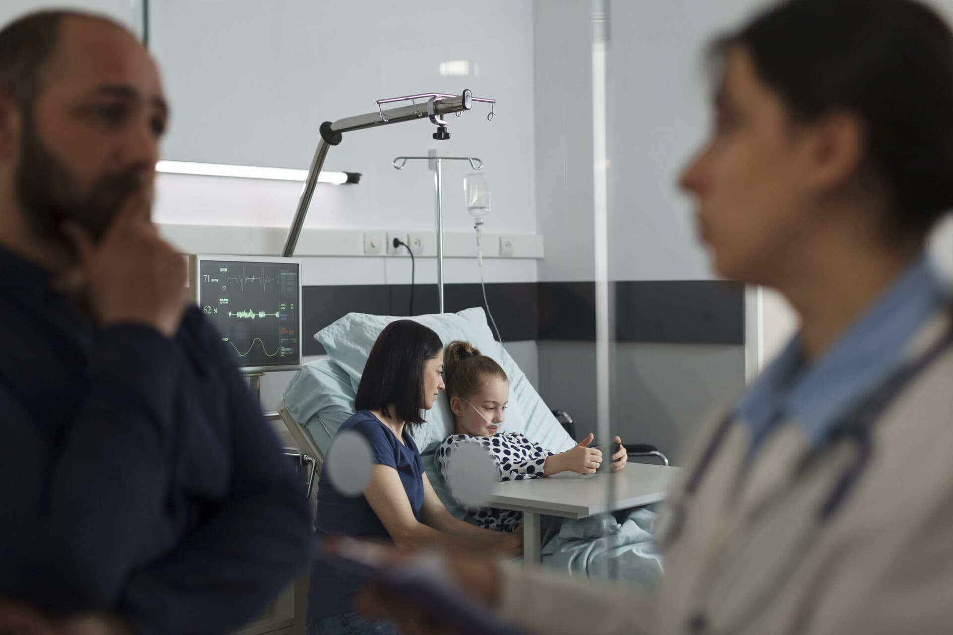 Parlament schválil zákon, ktorý zaručuje prítomnosť rodiča pri hospitalizovanom dieťati
