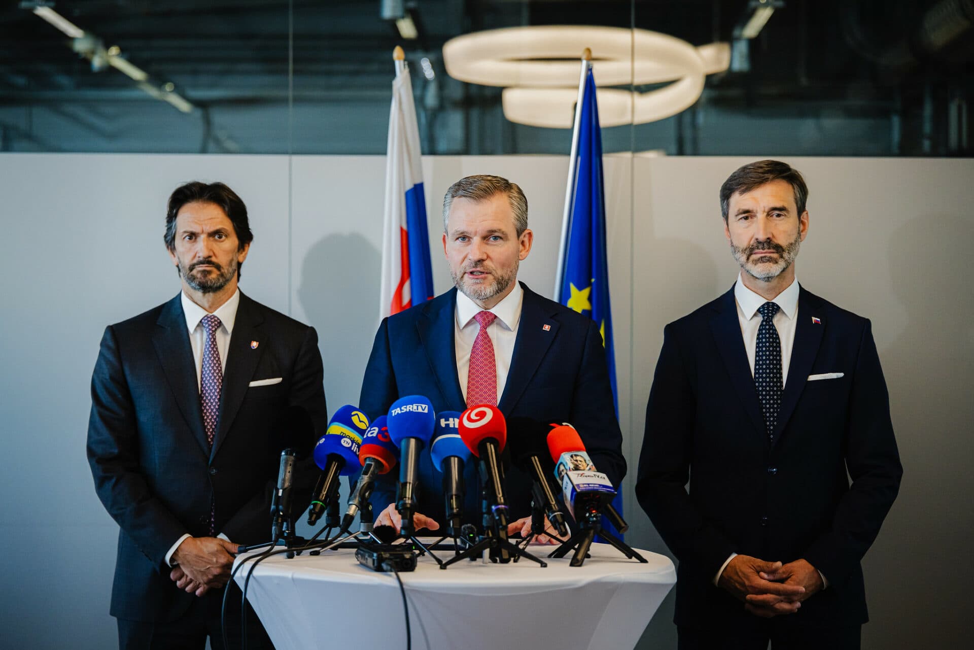 Prezident Pellegrini pozorne sleduje obvinenia z možného ovplyvňovania volieb zo strany Veľkej Británie