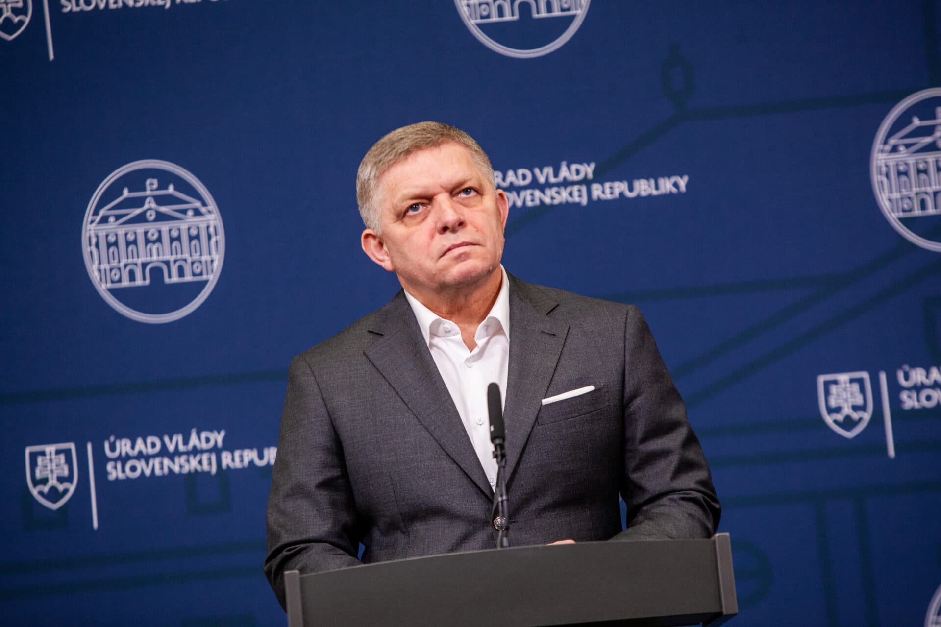 FICO: Novinári sú otravní ako muchy aj na dovolenke