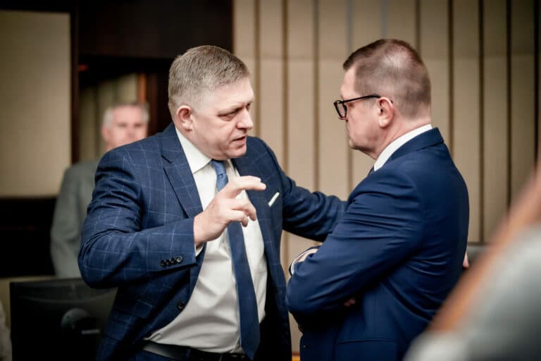 Premiér Fico navrhuje odvolanie podpredsedu vlády Kmeca pre pochybnosti o hospodárení s verejnými prostriedkami