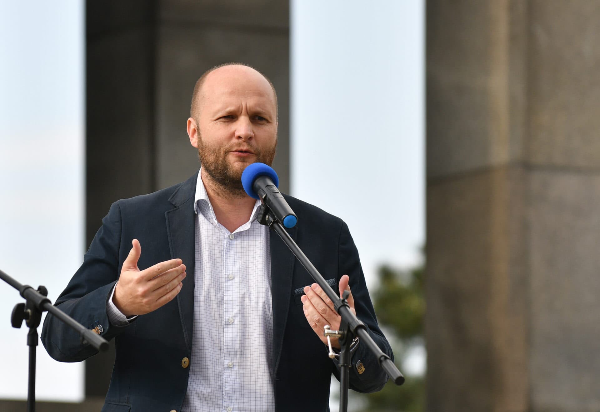 Demokrati vyzbierali potrebných 350-tisíc podpisov pod petíciu za referendum