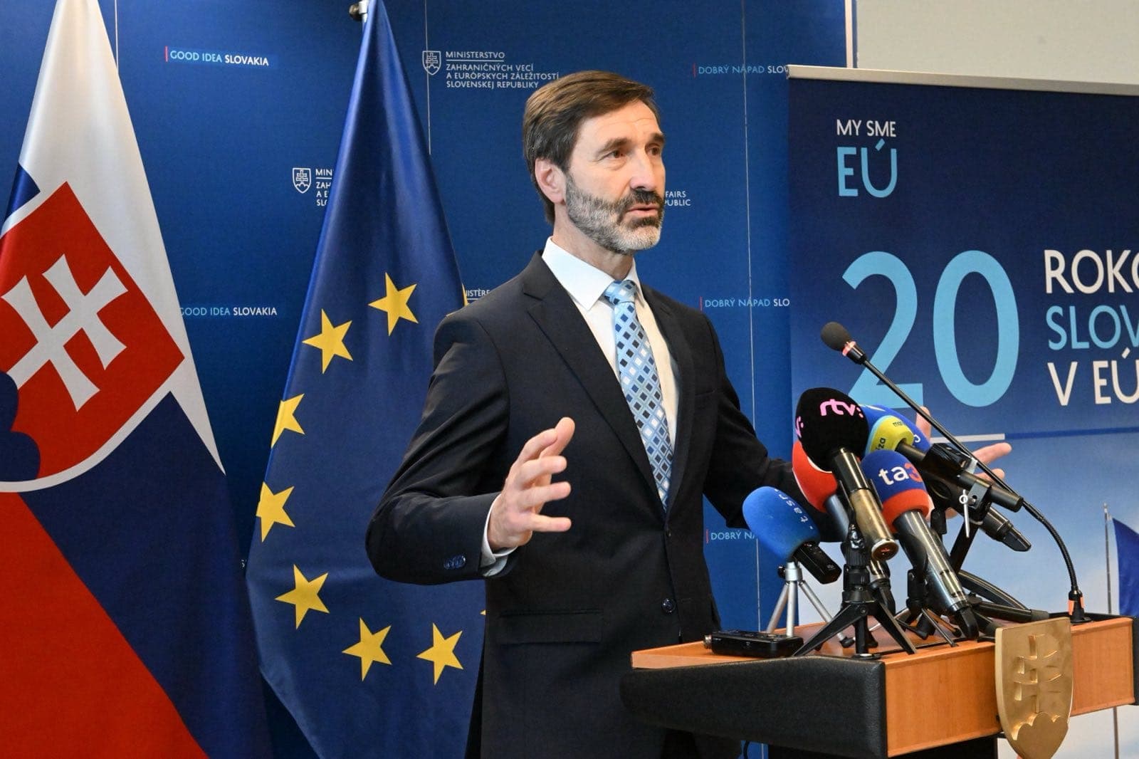 Tisíce Slovákov žiadajú o pomoc s návratom, ministerstvo spúšťa evakuačné lety