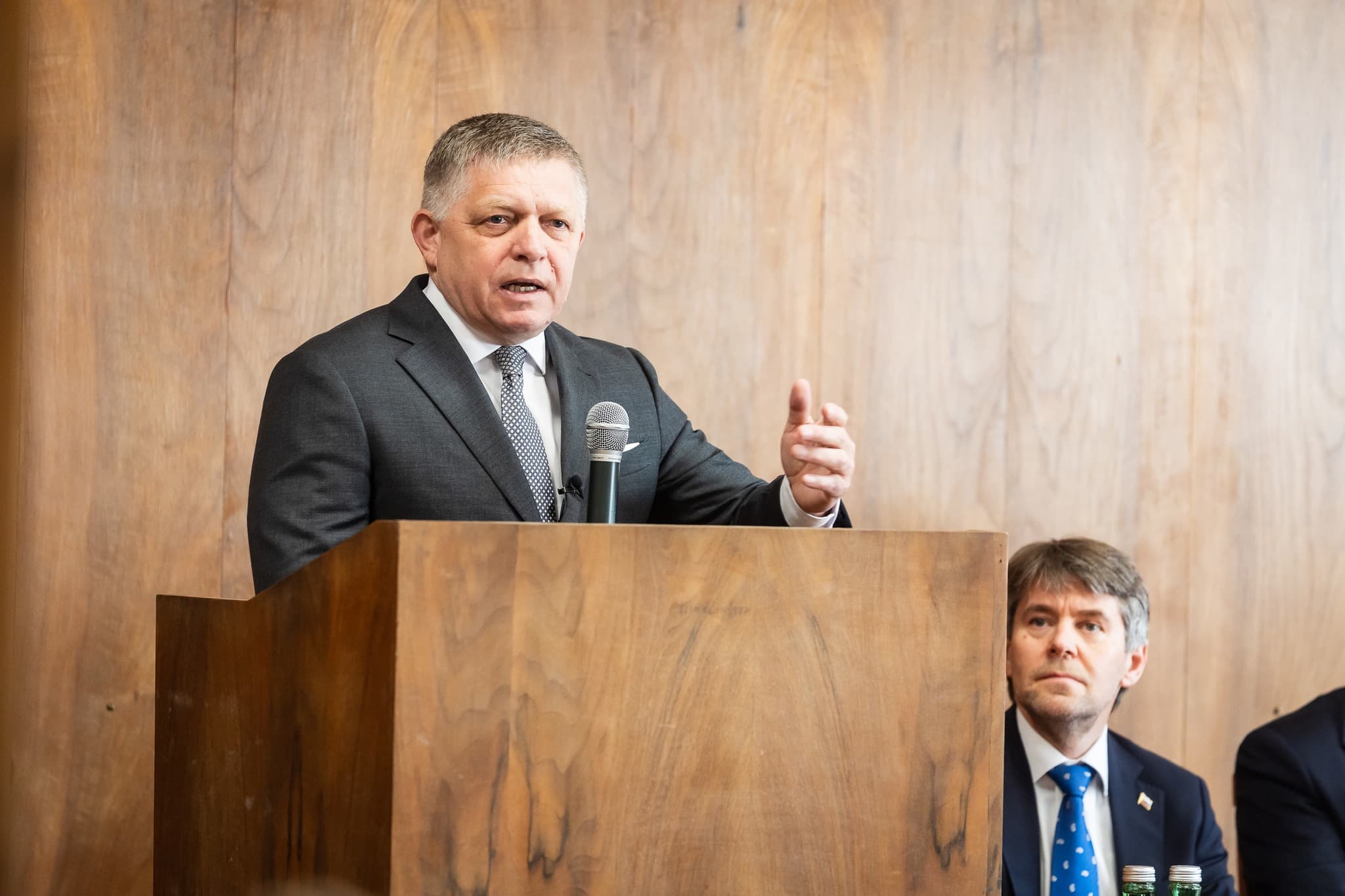 Podľa premiéra Fica Slovensko veterné parky nepotrebuje, kľúčová je jadrová energia